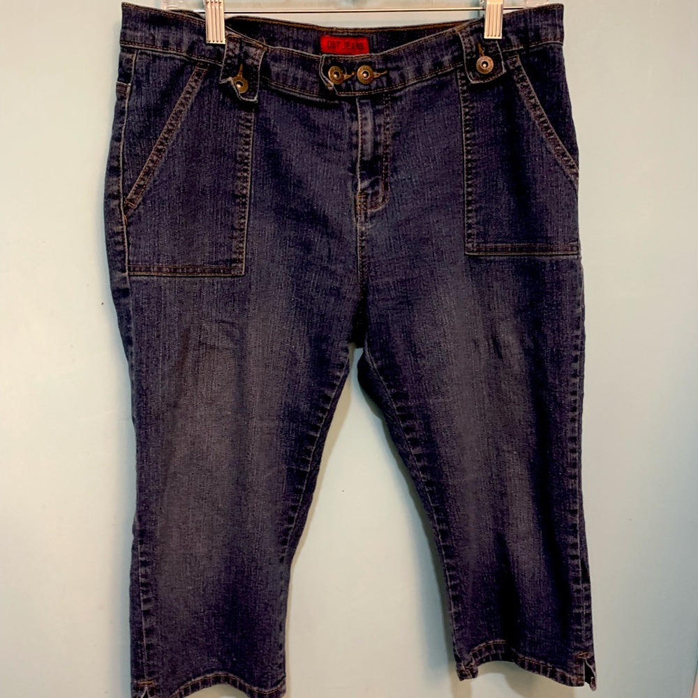 Out Jeans 90s Skater Vintage Distressed Flat Front 4 Pocket Denim Capris, SZ. 12